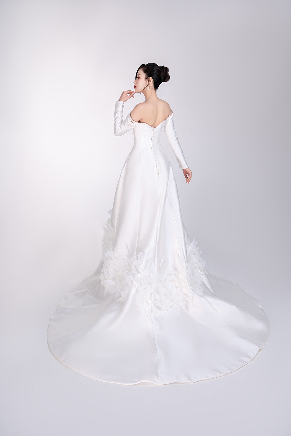 Váy cưới Limited — góc 3