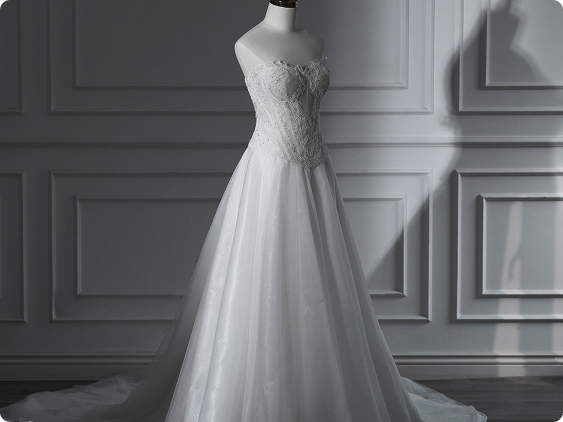 Váy cưới corset trên manocanh